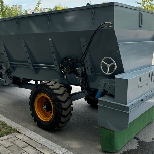 8方牵引式撒布车