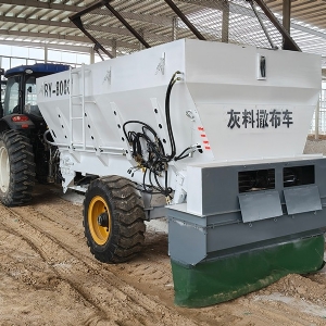 8方牵引式撒布车