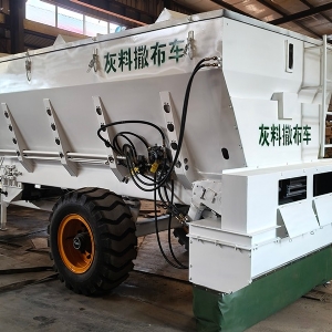 8方牵引式撒布车