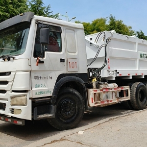 12方撒布车