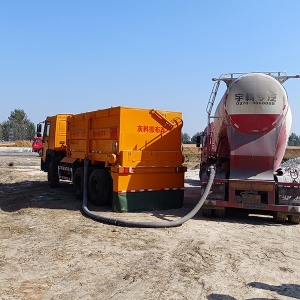 12方撒布车