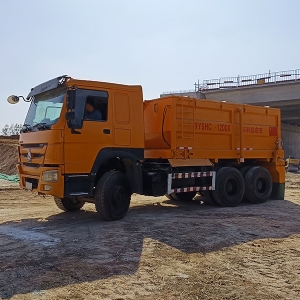12方撒布车